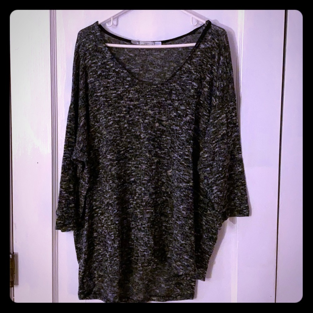 Bulk/wht sweater